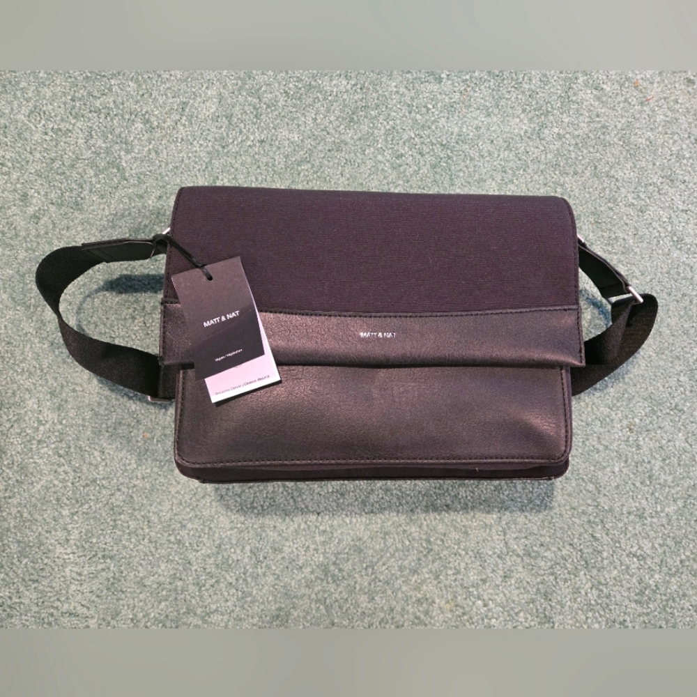Matt & Nat ANTON vegan messenger bag